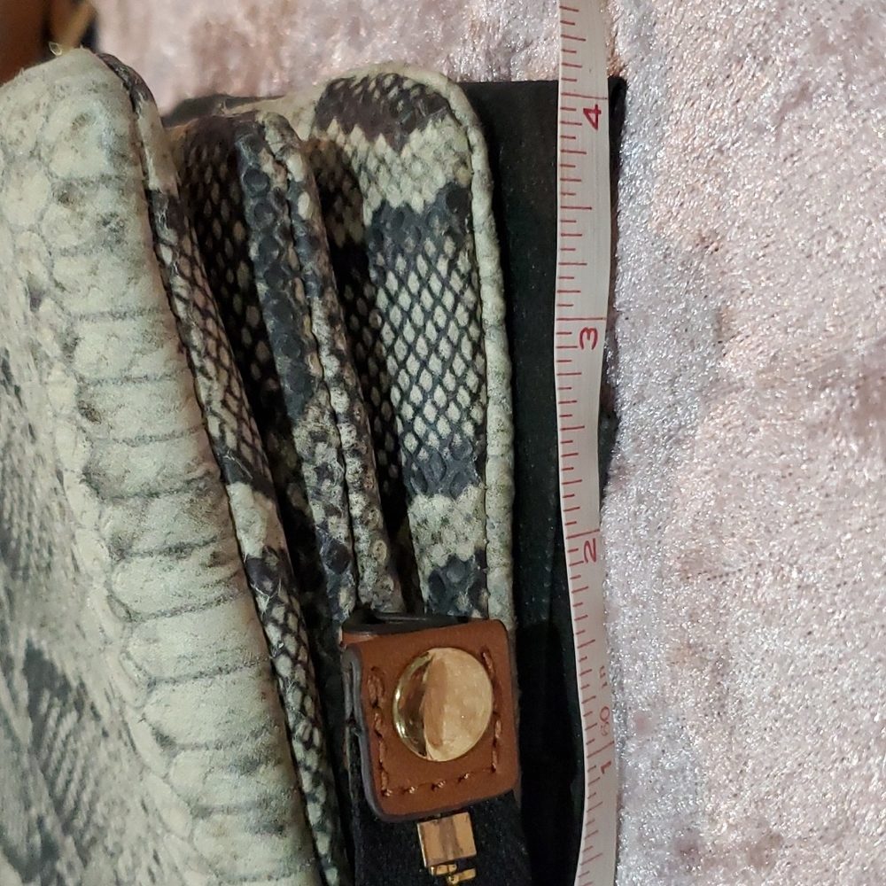Vince Camuto Crossbody bag - Picture 5 of 13